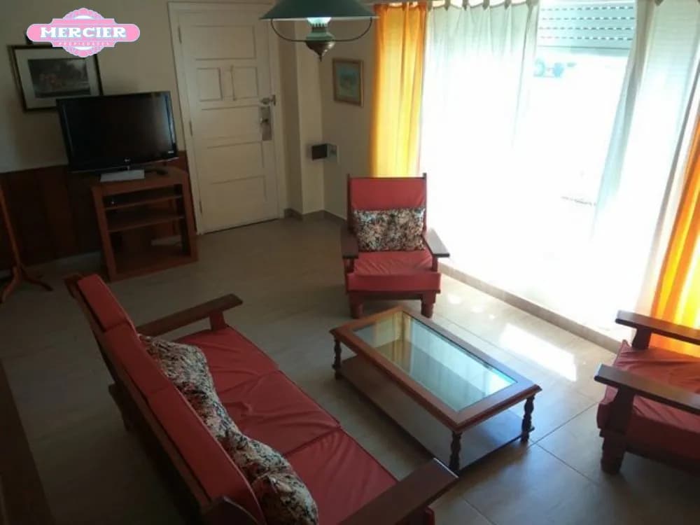 Chalet en Alquiler Temporario Zona V de Miramar. Estado Muy Bueno. 4 Habitaciones. 2 Baños. Temporada Verano 2025 - 2