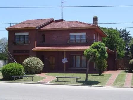Chalet en Alquiler Temporario Parquemar de Miramar. Estado Muy Bueno. 4 Habitaciones. 3 Baños. Temporada Verano 2025 - 1