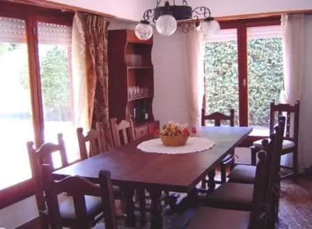 Chalet en Alquiler Temporario Parquemar de Miramar. Estado Muy Bueno. 4 Habitaciones. 3 Baños. Temporada Verano 2025 - 2