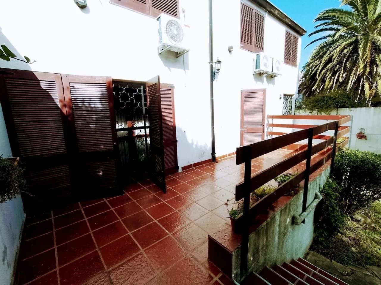 Chalet en Alquiler Temporario Zona I de Miramar. Estado Muy Bueno. 5 Habitaciones. 3 Baños. Temporada Verano 2025 - 2