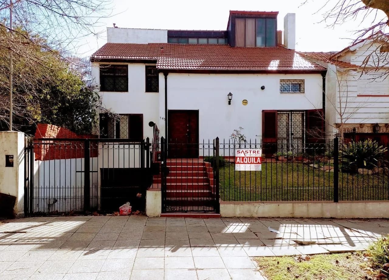 Chalet en Alquiler Temporario Zona I de Miramar. Estado Muy Bueno. 5 Habitaciones. 3 Baños. Temporada Verano 2025 - 1