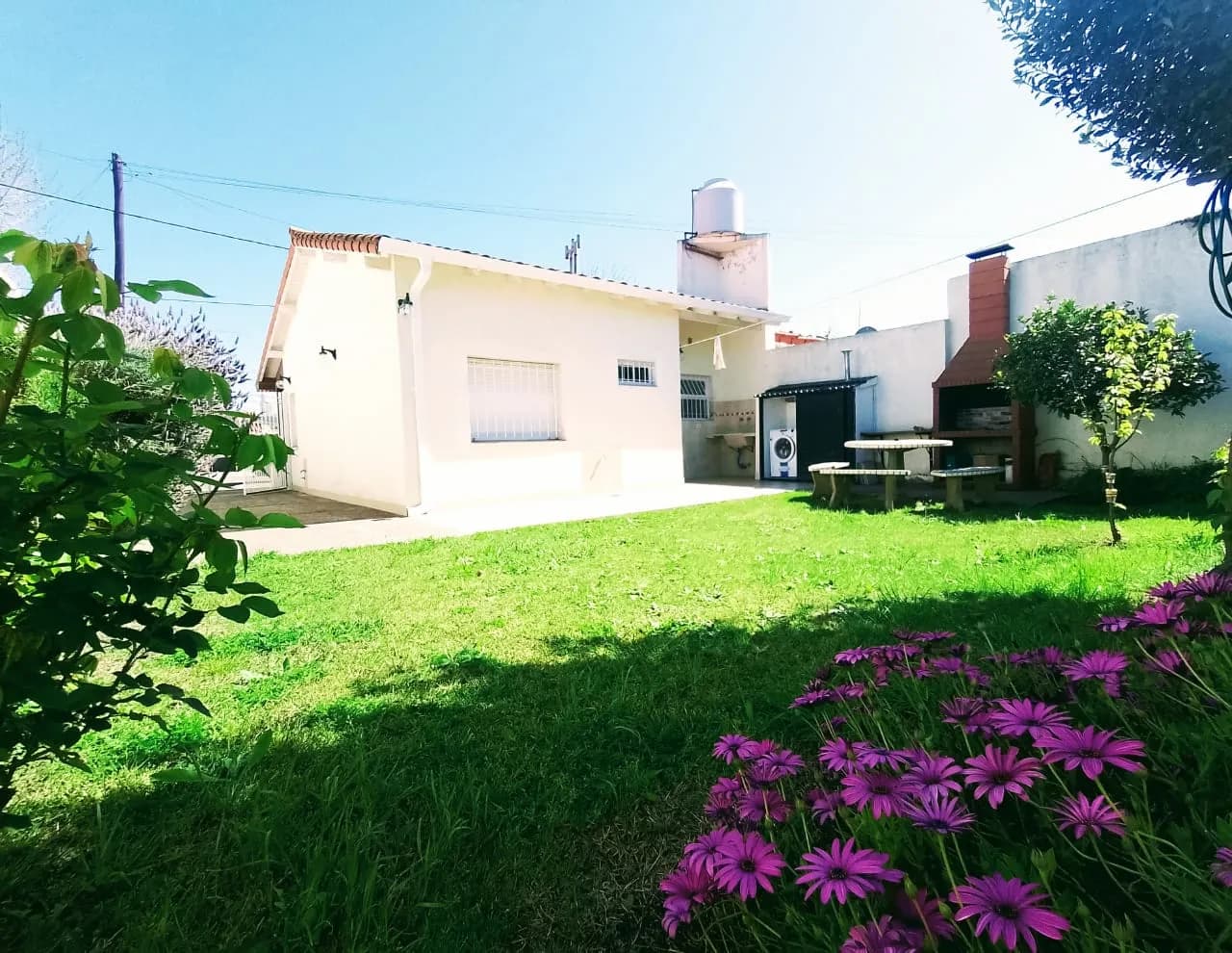 Chalet en Alquiler Temporario Zona III de Miramar. Estado Muy Bueno. 2 Habitaciones. 1 Baño. Temporada Verano 2025 - 2