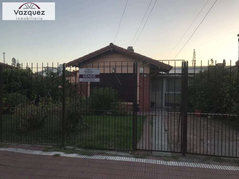 Chalet en Venta Zona II de Miramar. Estado A Refaccionar. 2 Habitaciones. 2 Baños. Apto Crédito - 2