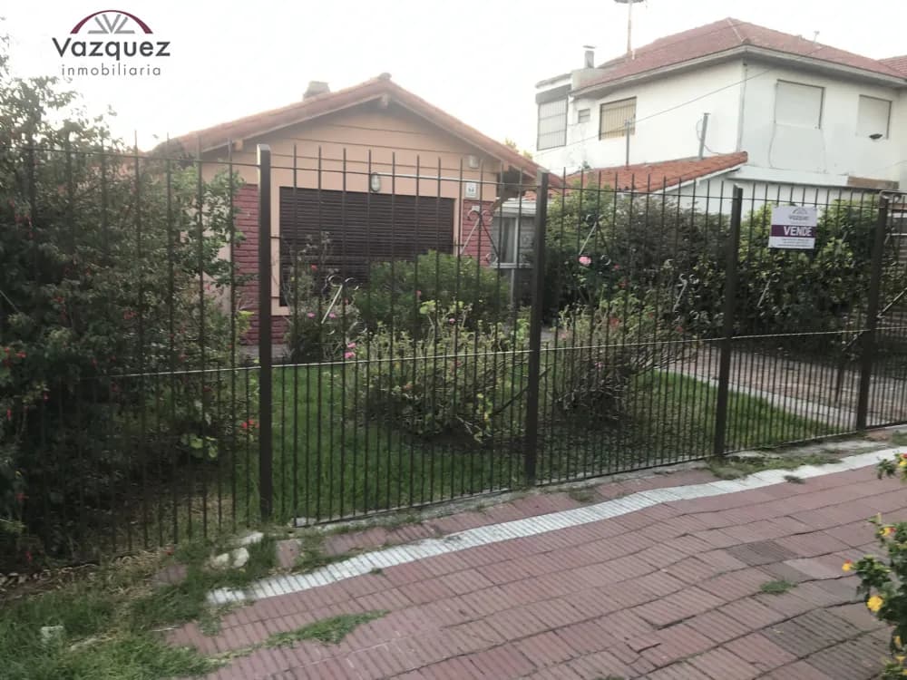 Chalet en Venta Zona II de Miramar. Estado A Refaccionar. 2 Habitaciones. 2 Baños. Apto Crédito - 1