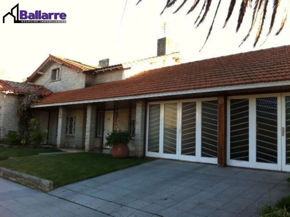 Chalet en Venta Zona III de Miramar. Estado Muy Bueno. 3 Habitaciones. 3 Baños. Apto Crédito - 2