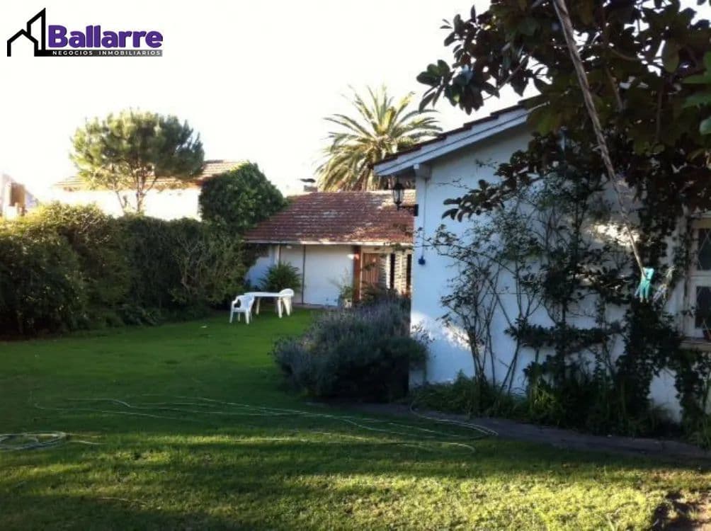 Chalet en Venta Zona III de Miramar. Estado Muy Bueno. 3 Habitaciones. 3 Baños. Apto Crédito - 1