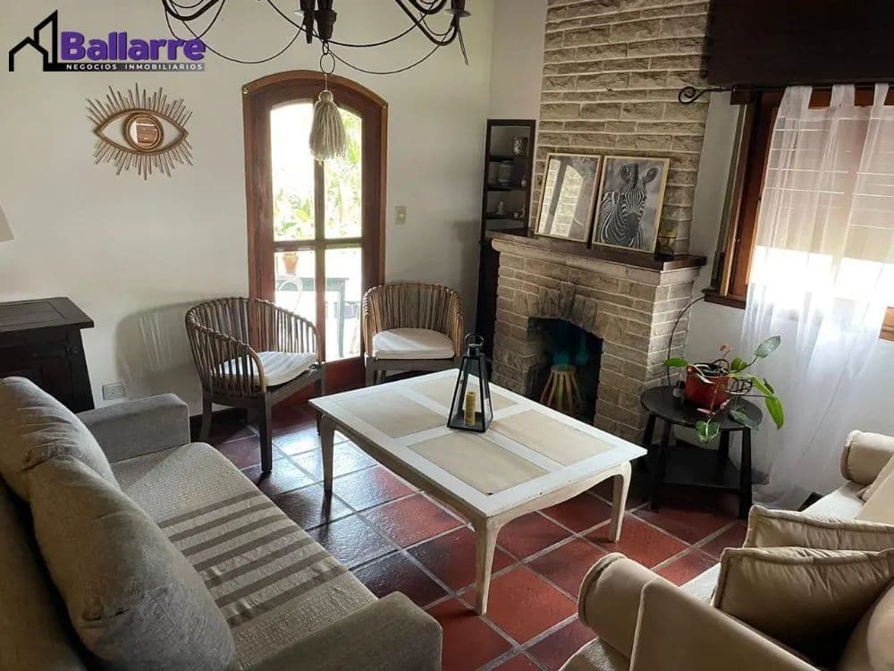 Chalet en Venta Zona II de Miramar. Estado Excelente. 3 Habitaciones. 2 Baños. Apto Crédito - 1