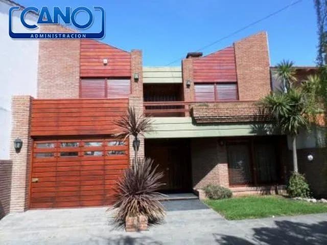 Casa en Alquiler Temporario Zona II de Miramar. Estado Muy Bueno. 5 Habitaciones. 4 Baños. Temporada Verano 2025 - 1