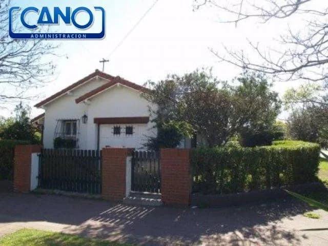 Casa en Alquiler Temporario Zona II de Miramar. Estado Muy Bueno. 3 Habitaciones. 2 Baños. Temporada Verano 2025 - 1