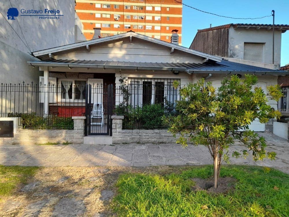 Chalet en Venta Zona IV de Miramar. Estado Excelente. 3 Habitaciones. 2 Baños. - 1