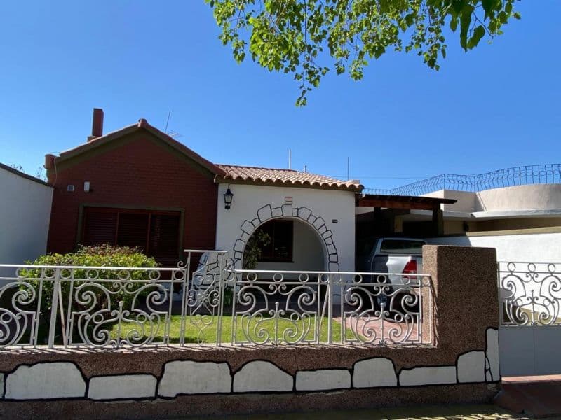 Hipólito Yrigoyen Este 2400 - Cristina Luluaga Propiedades - 1