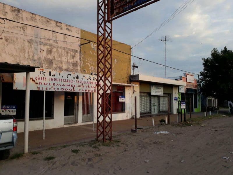 EN VENTA - DOS LOCALES + CASA EN CORONDA - LISANDRO DE LA TORRE Nº 1826 - Inmobiliaria Zucco - 1