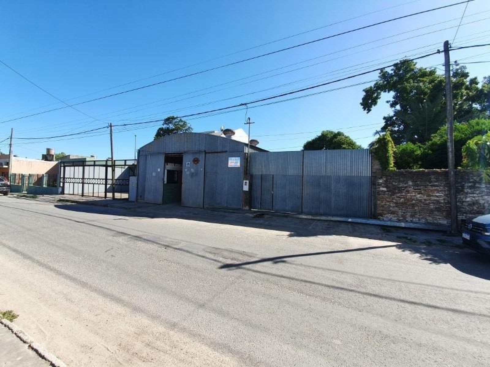 Galpon Sobre Terreno Centrico Mejoras Para Vivienda - 1