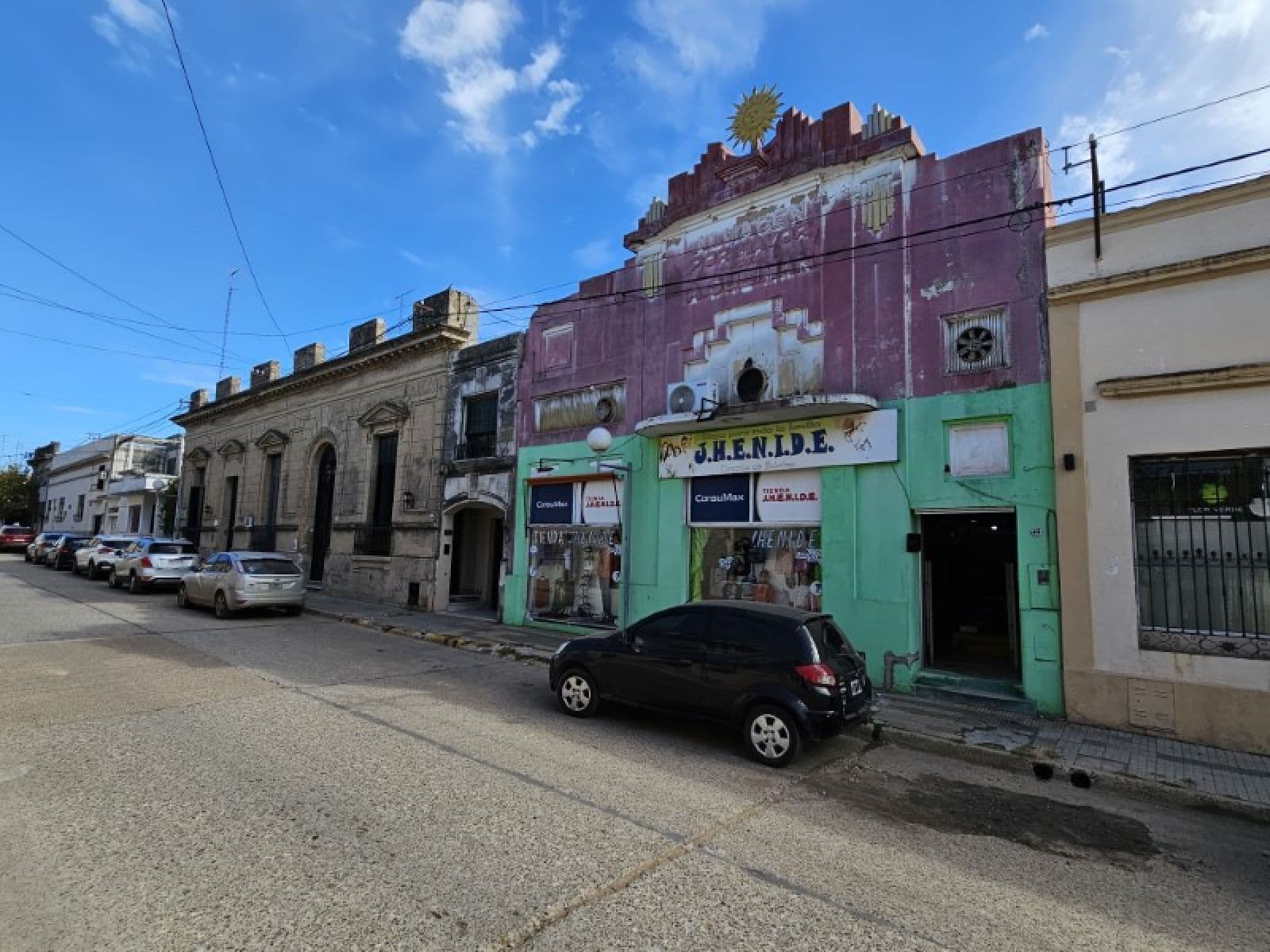 Local centrico, gran ubicacion y superficie - 1