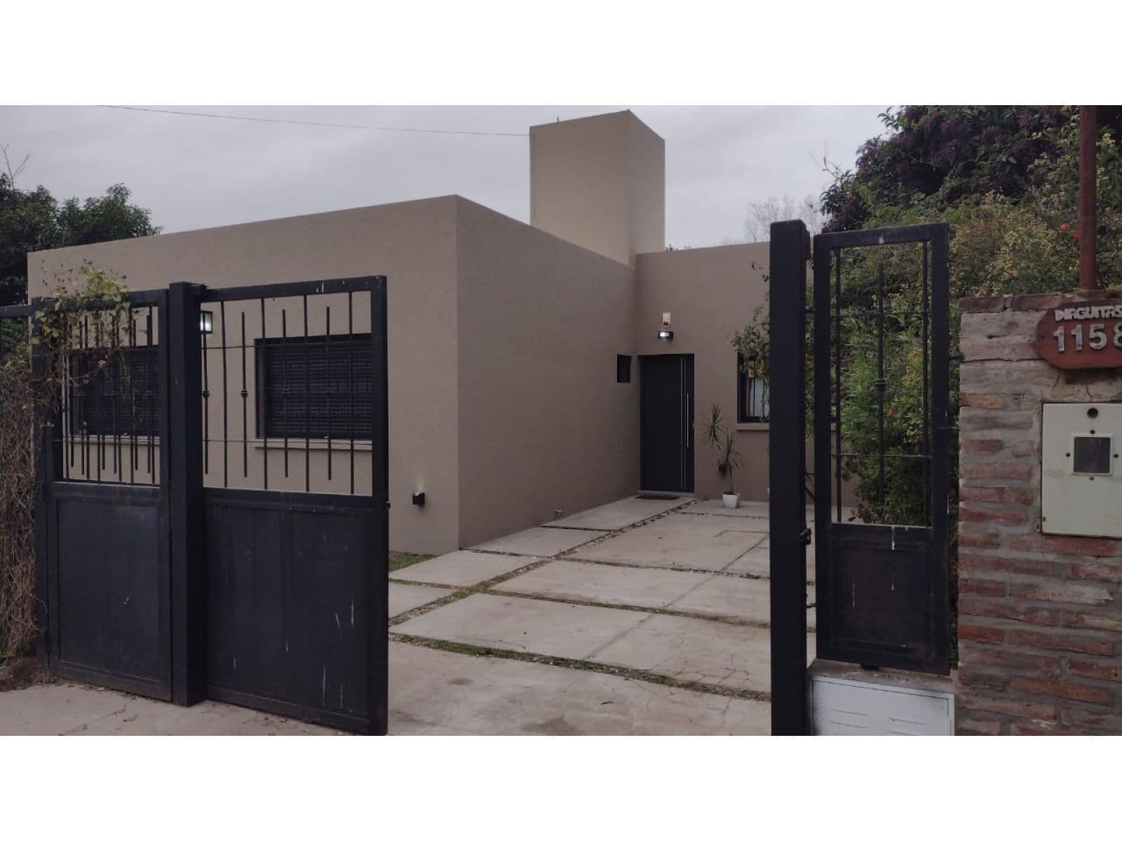 Casa en alquiler en Roldan con pileta - 1