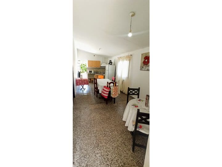 ALQUILER. CASA CARLOS PAZ. BARRIO MALVINAS. 2 DORM CON GRAN PATIO, PILETA Y COCHERA - 2