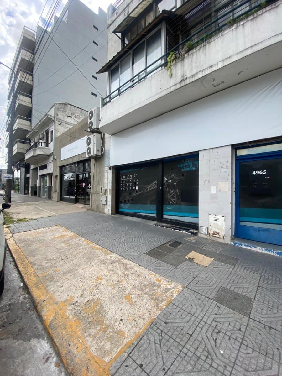 VENTA – Galpón con Oficinas y Depósito en Subsuelo – Zona Saavedra - 1
