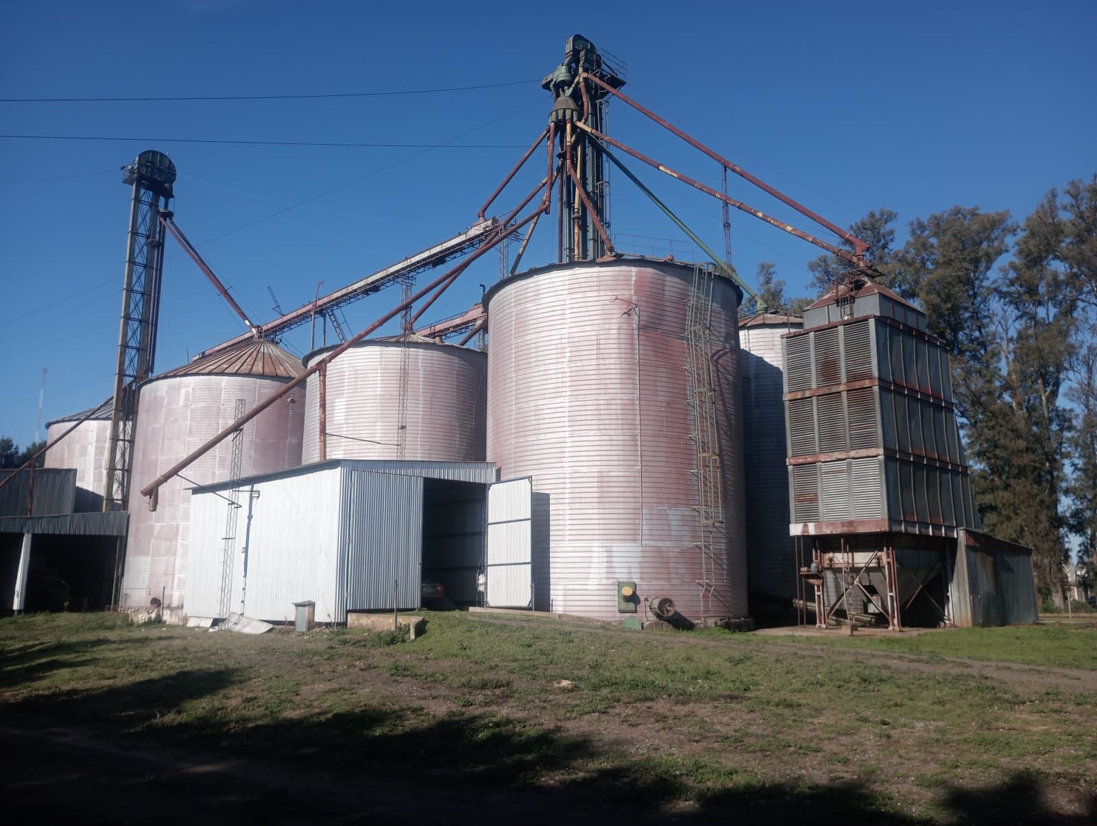 VENDE PLANTA DE ACOPIO EN VILLA MUGUETA - 1