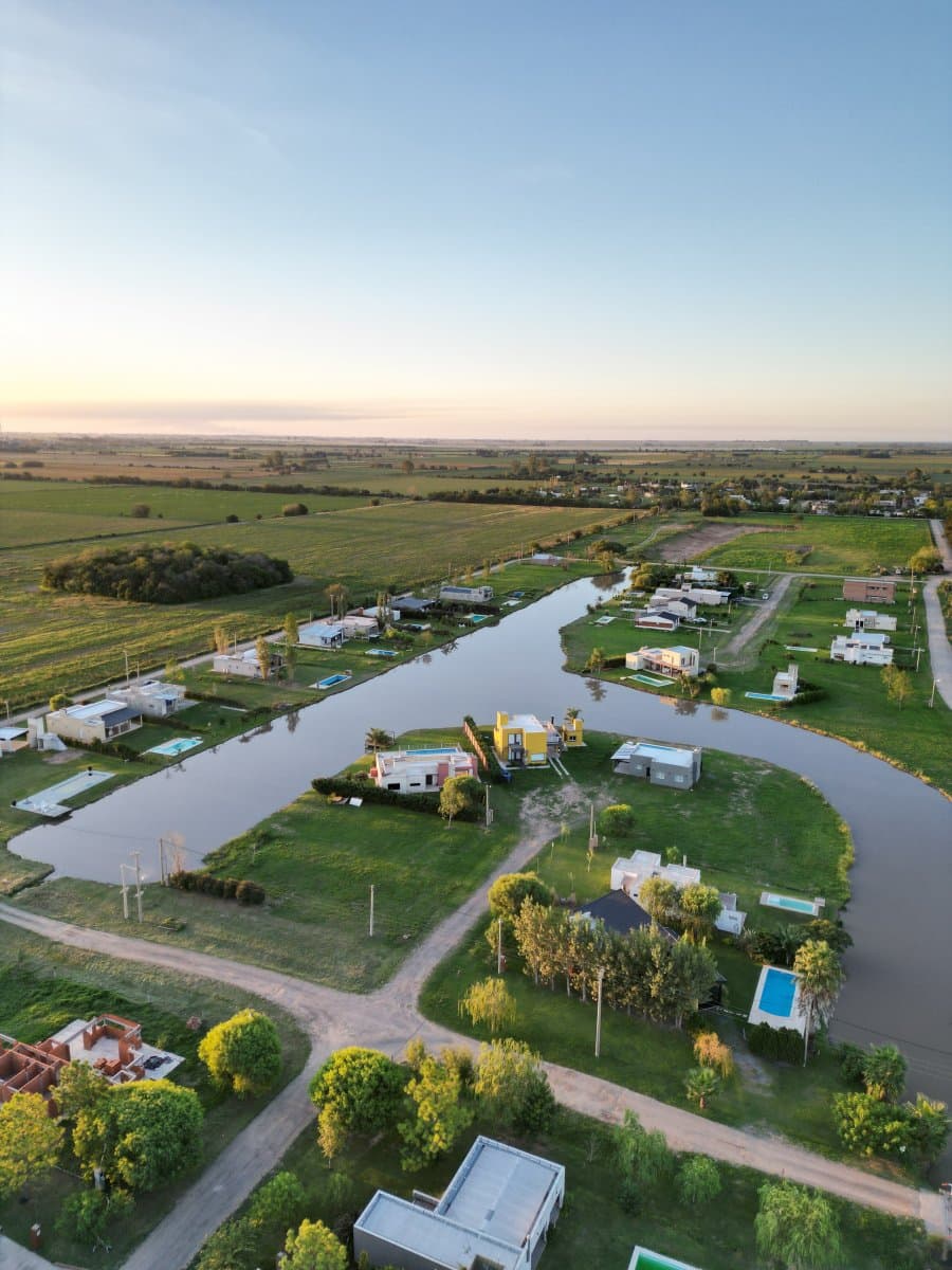 Terreno de 805m2 en Pueblo Carcaraes. Maciel. Barrio semiprivado. Solares Norte 2 - 1