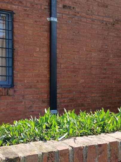 Alquiler - Casa de 2 dormitorios con cochera ubicada en calle Perón 190! Victoria Entre Rios - 2