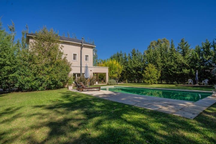 Casa Chalet  en Venta en San Miguel del Monte, Resto de la Provincia, Buenos Aires - 1