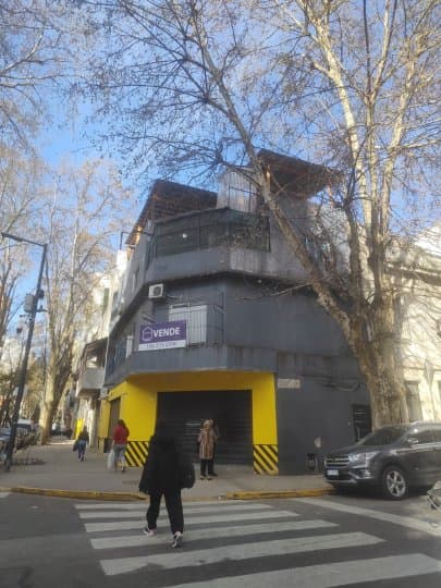 EDIFICIO EN VENTA - LOCAL Y 4 DEPARTAMENTOS - 1