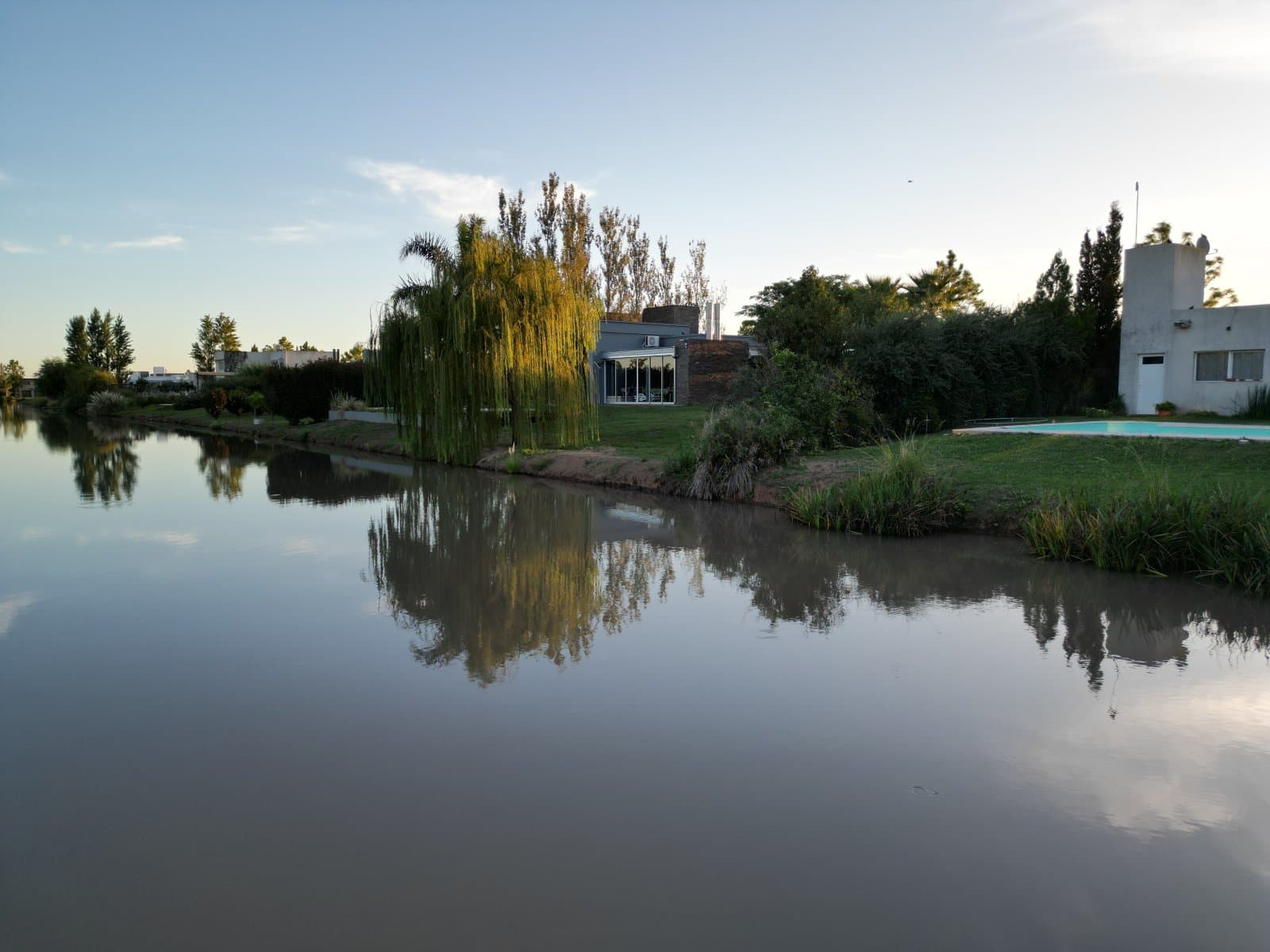 Terreno de 1895 m2 en Pueblo Carcaraes. Frente directo al Rio. - 1