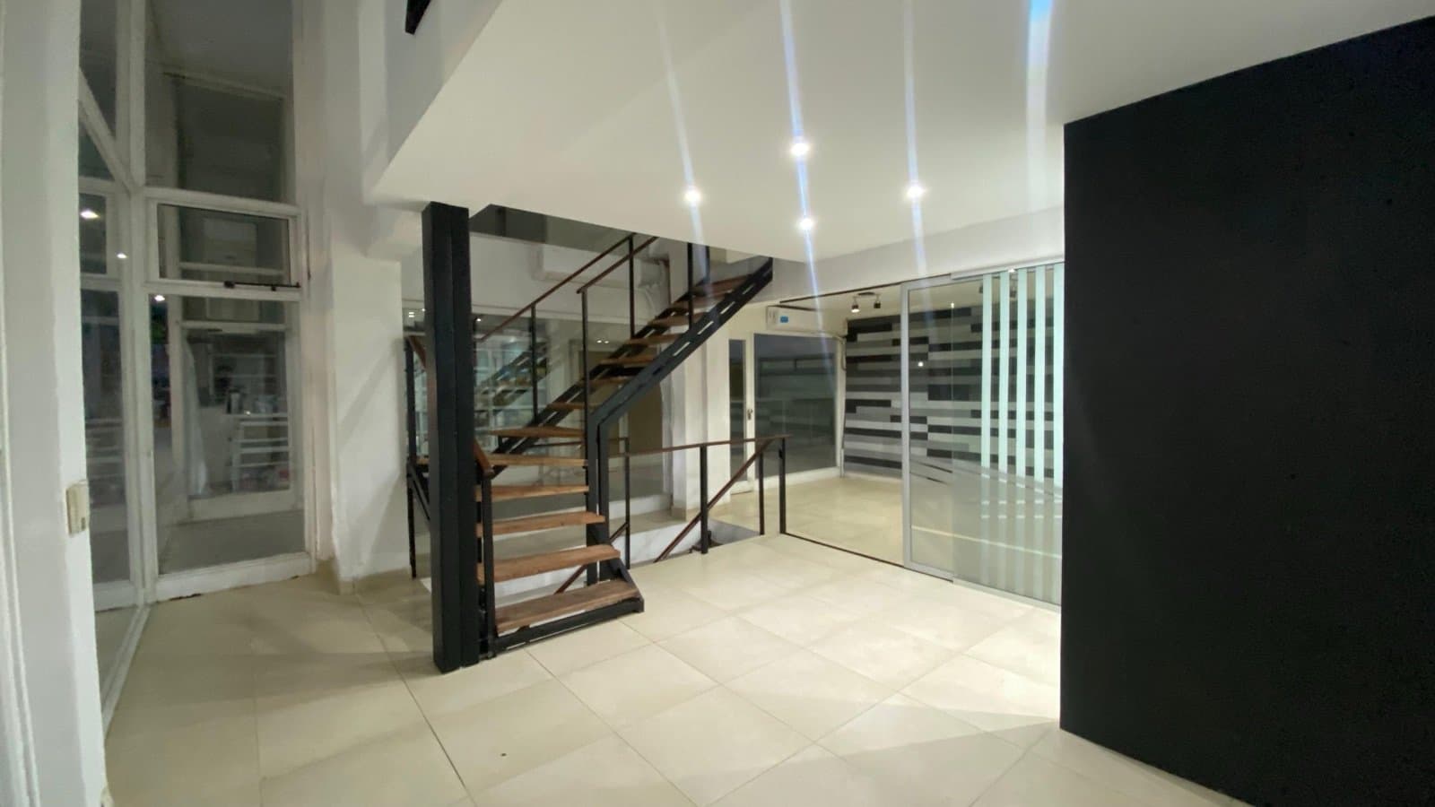 De Las Artes Y Av Libertador - 1