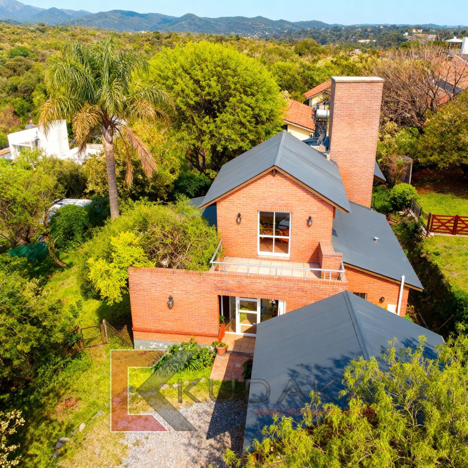 Exclusiva Casa en Country 4 Cuatro Hojas Mendiolaza - 1