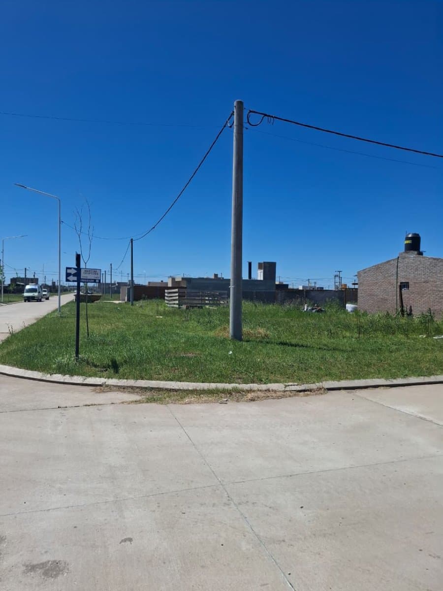 Lote con Pileta en esquina. Estación Alvear II. 330 mts. - 1