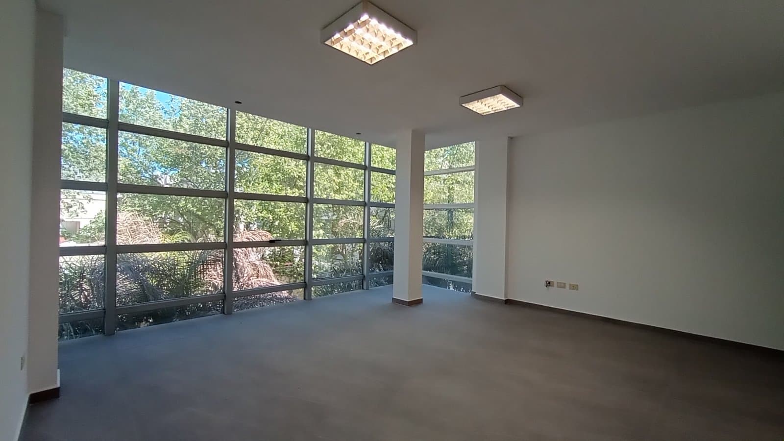 Oficina en venta en Moron - 1