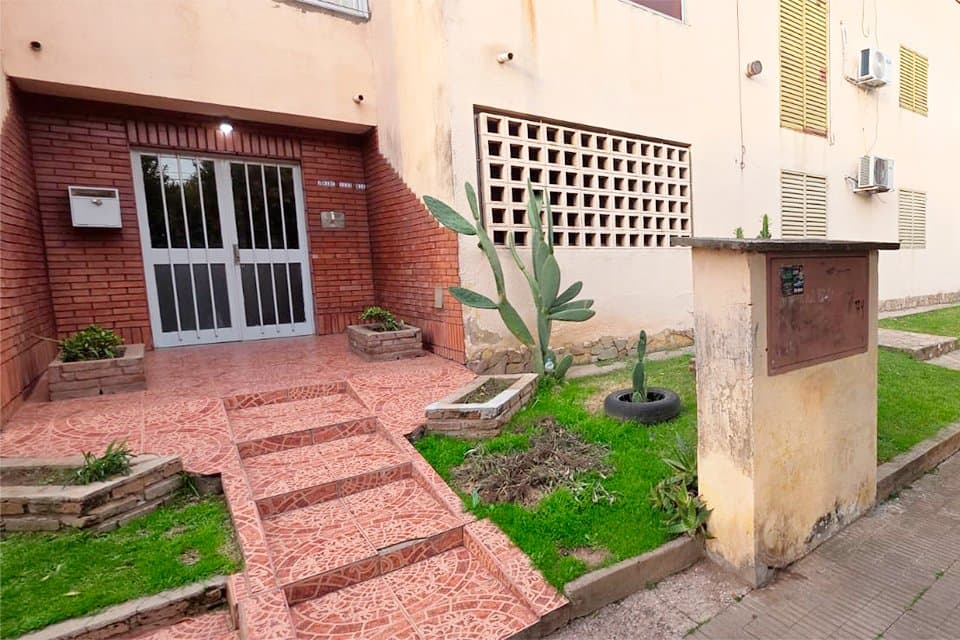 AMPLIO DEPARTAMENTO 3 DORMITORIOS JULIO MARC 2323 PB - 1