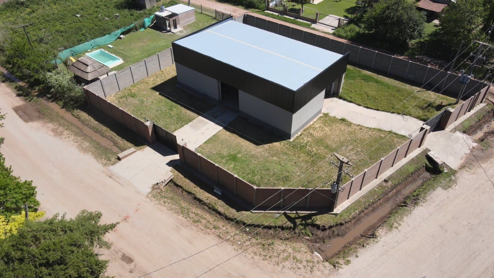 Venta galpón comercial usos múltiples en Ibarlucea - Cruce ruta 34 S y calle Alfredo Schilla - 1