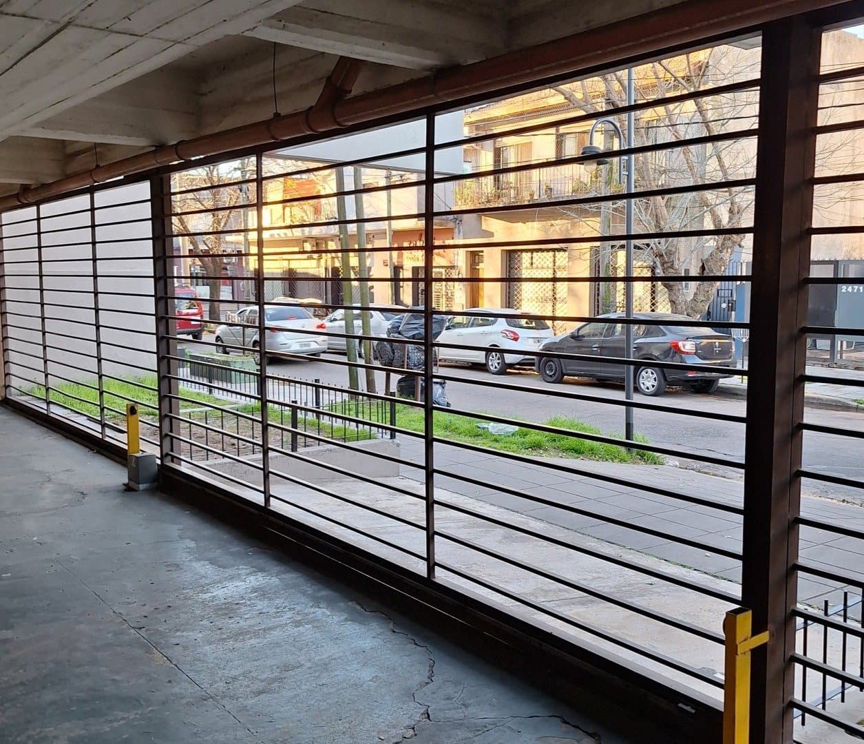 Tres cocheras fijas descubiertas en PB, se venden separadas o juntas. - 1