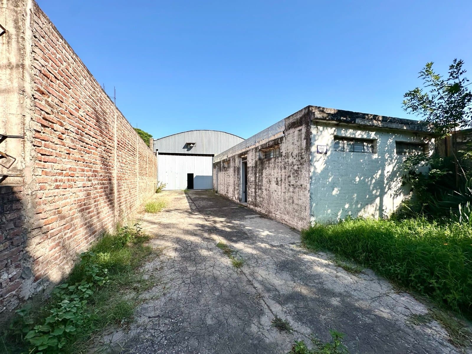 GALPON mas OFICINA zona OESTE cerca a CIRCUNVALACION - 1