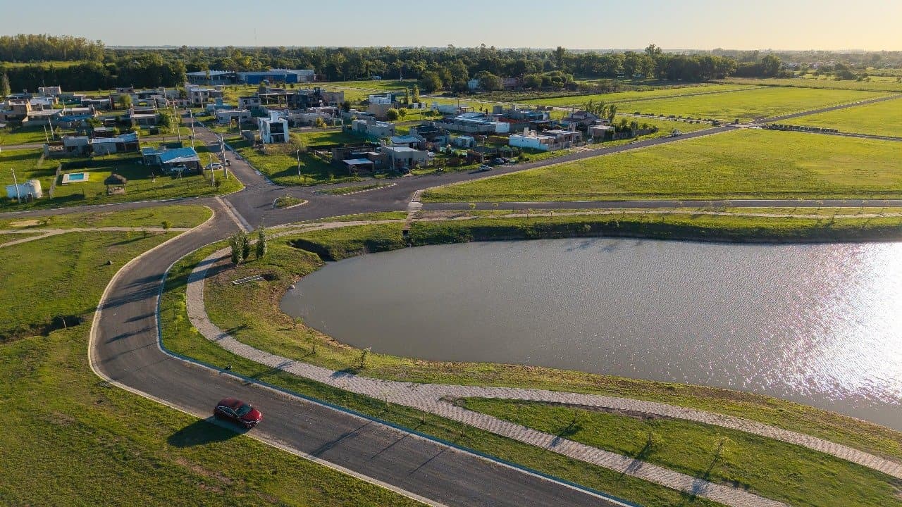 Lote en Fincas del Rosedal II. Lagos Artificiales. Financiación. Ibarlucea, cercquita a Funes - 1
