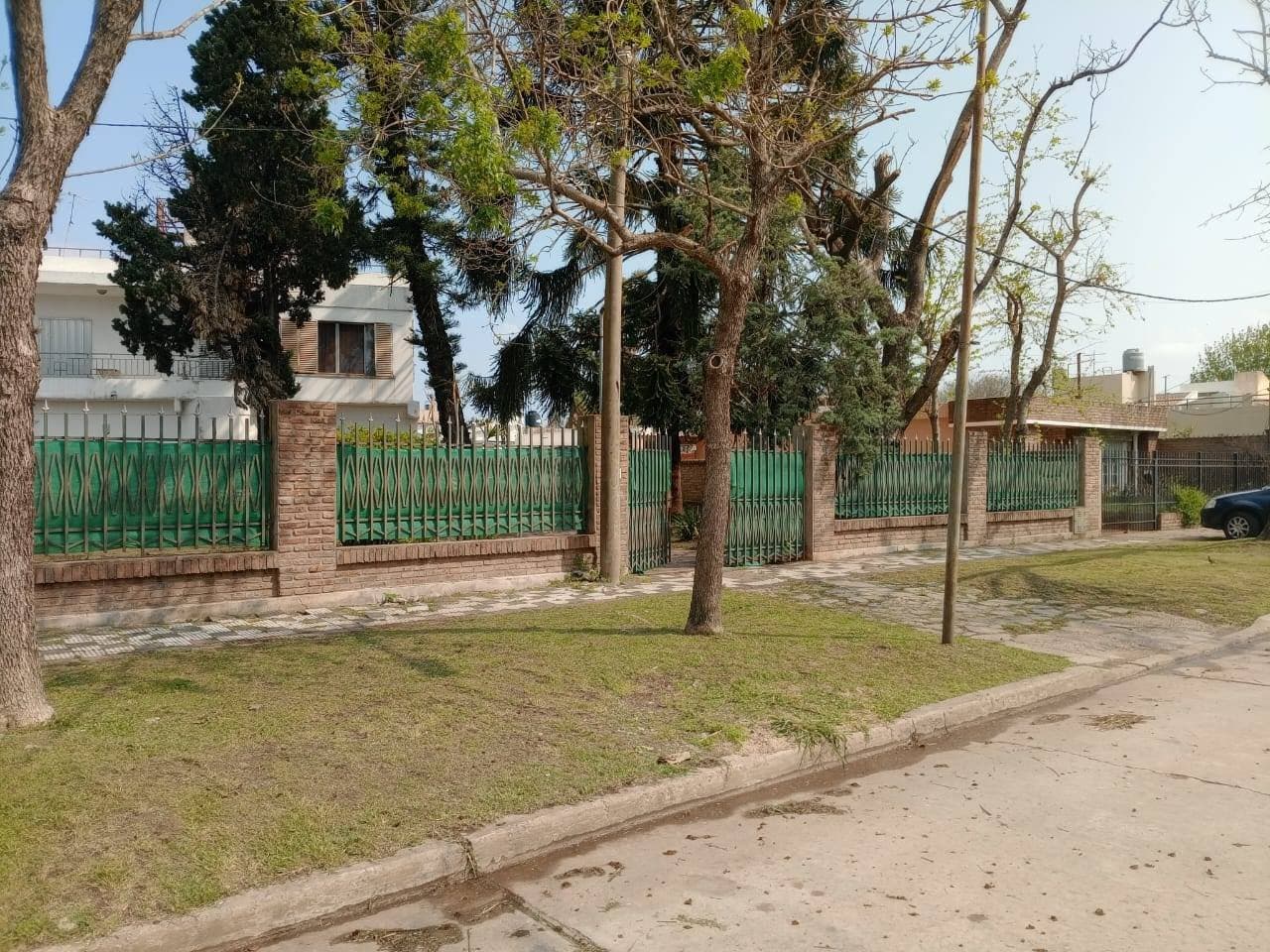 CASA DE 4 DORMITORIOS GRANADERO BAIGORRIA - 1