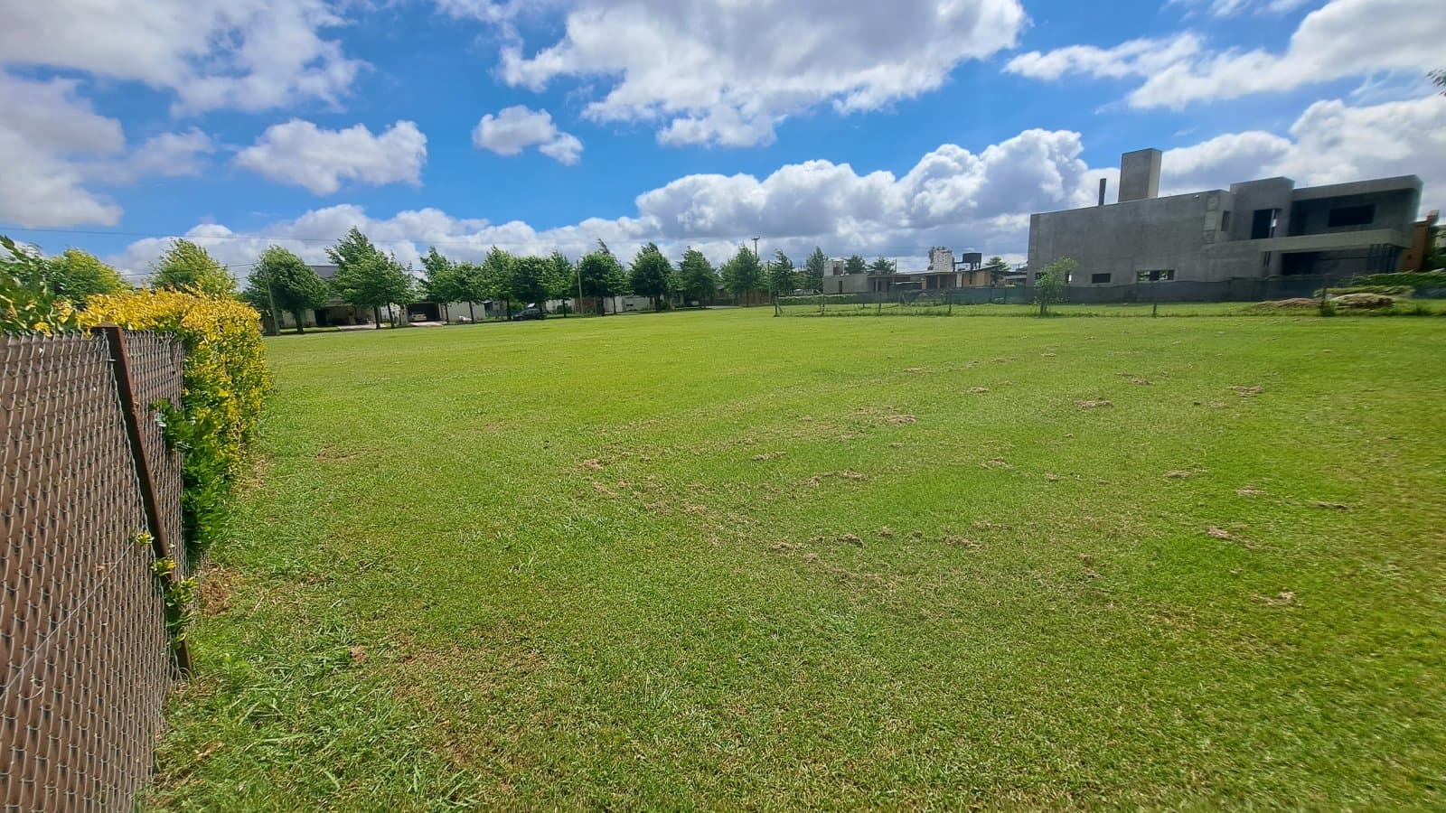 VENTA TERRENO BARRIO LAS CASUARINAS IBARLUCEA 1033,6 M2 - 1