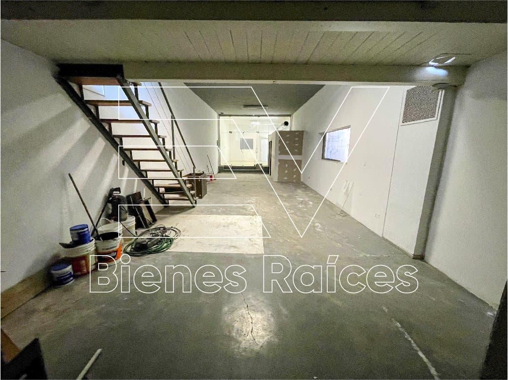 VENTA. AV MAIPU Y ONCATIVO. 625 M2 CUB. GALPON + LOCAL + OFICINAS. INGRESO PARA CAMIONES CON FOSA. APTO EDIFICIO - 1