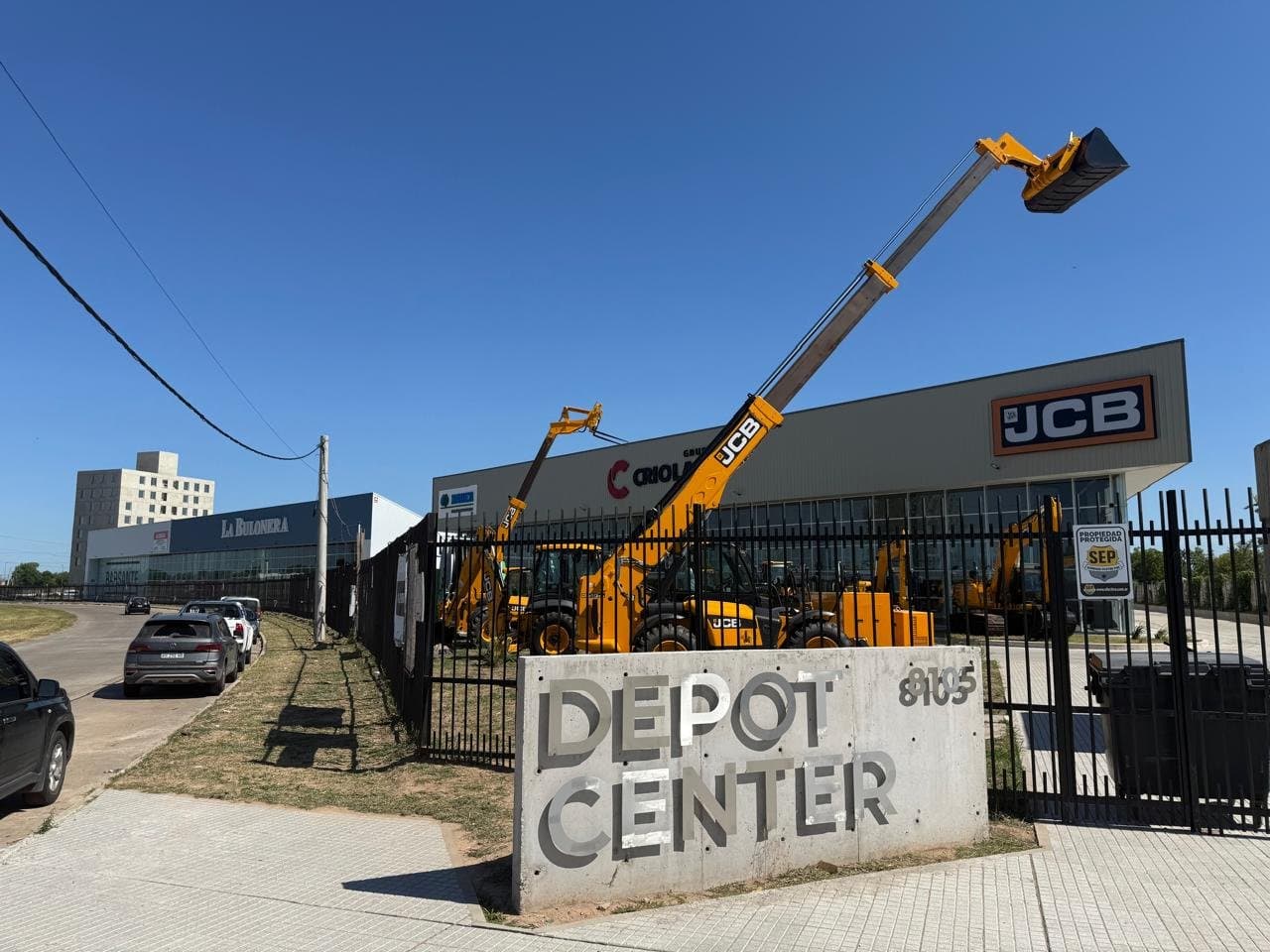 Juan Pablo II 8105 - 200 m2 - Depot Center - 1