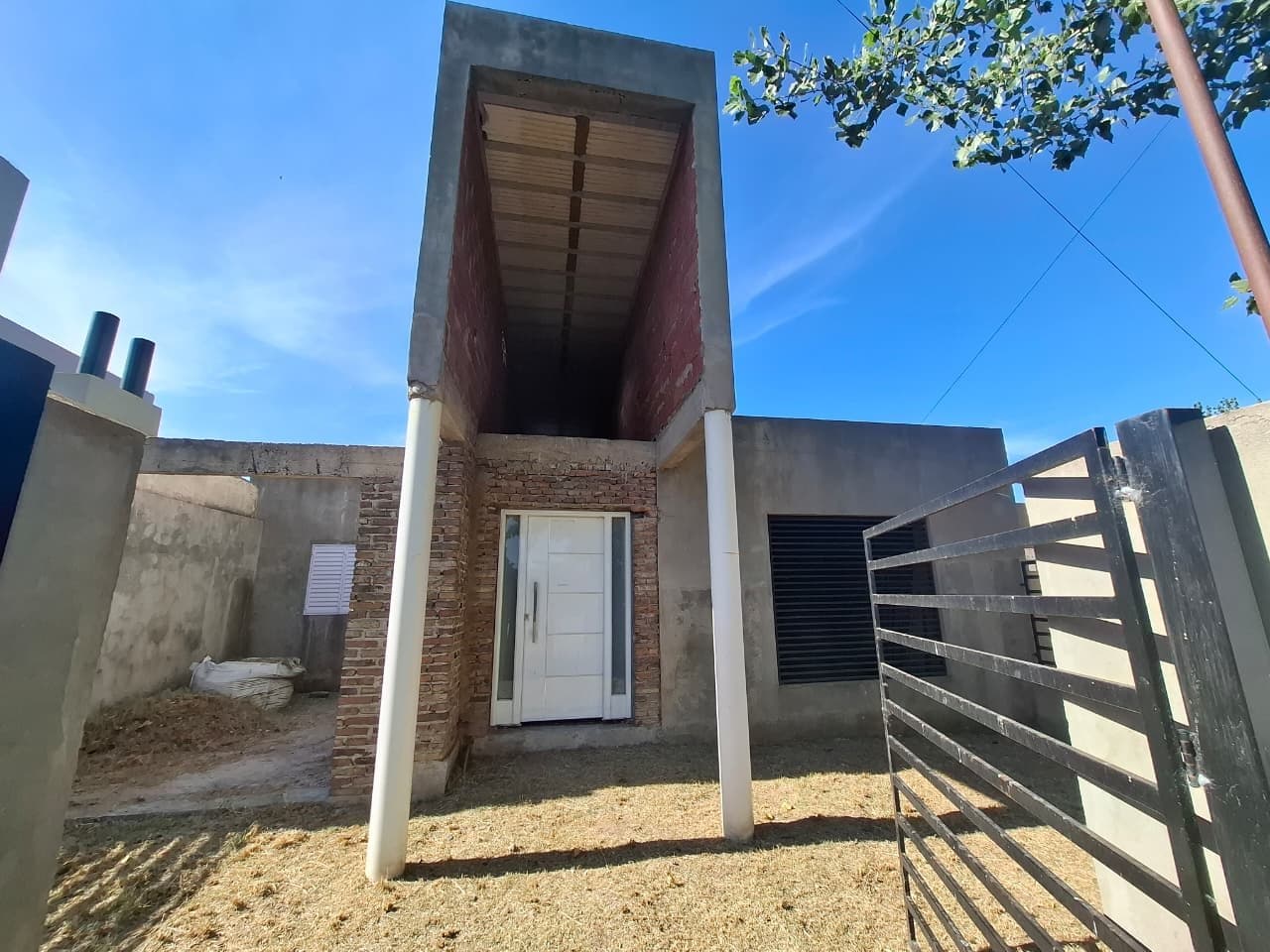 Casa a terminar en Tierra del sueños. Alvear - 1