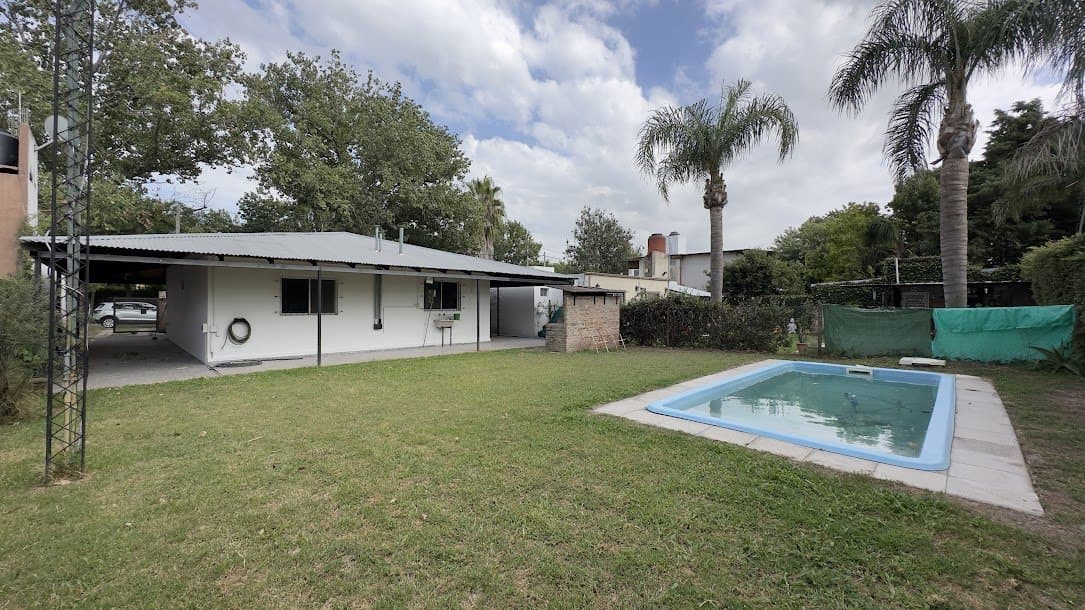 Casa en Funes con lote de 440 m² pileta y gran potencial de ampliación - 1