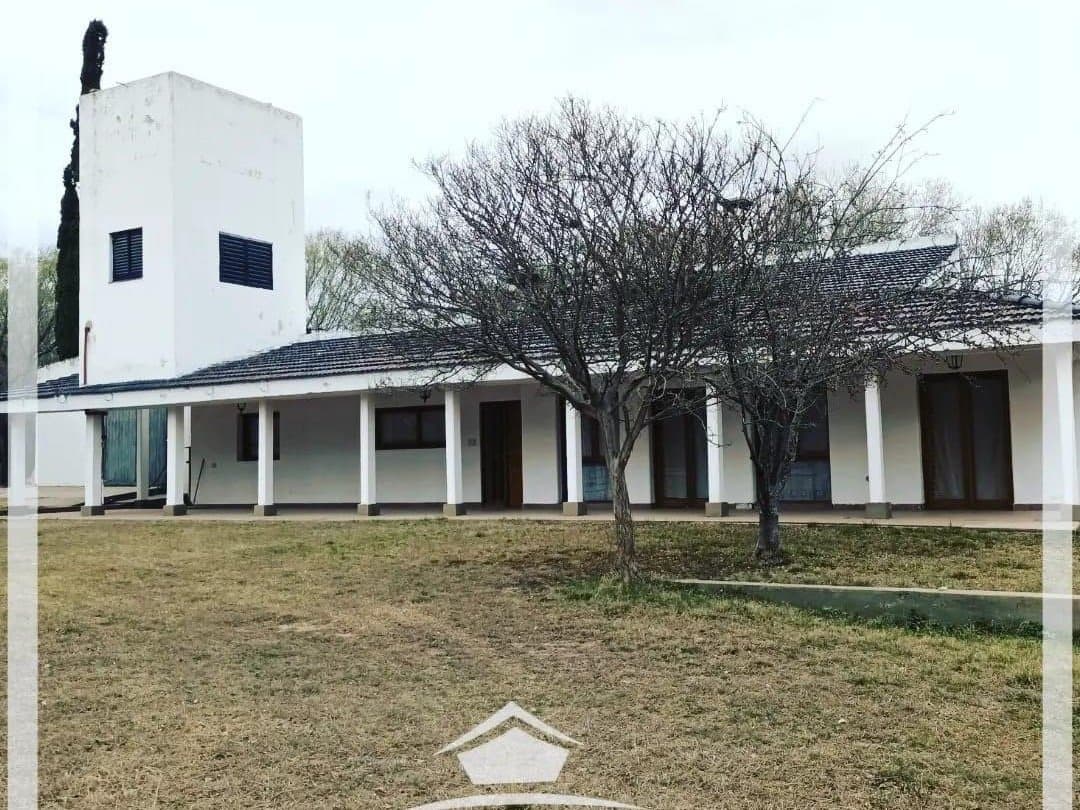 Importante campo sobre autovia 36 - 1