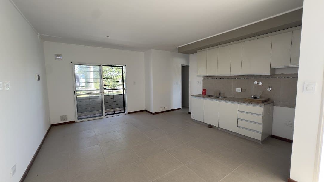 Departamentos a estrenar, frente al Shopping de G. Baigorria - 1