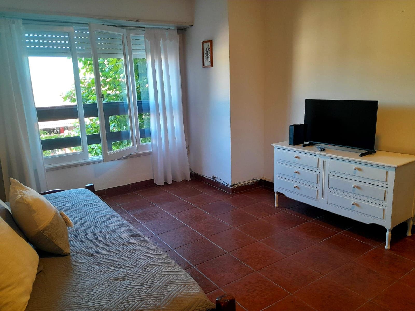 Alquiler por 12 meses departamento 2 ambientes en Miramar. Edificio Loberia - 1