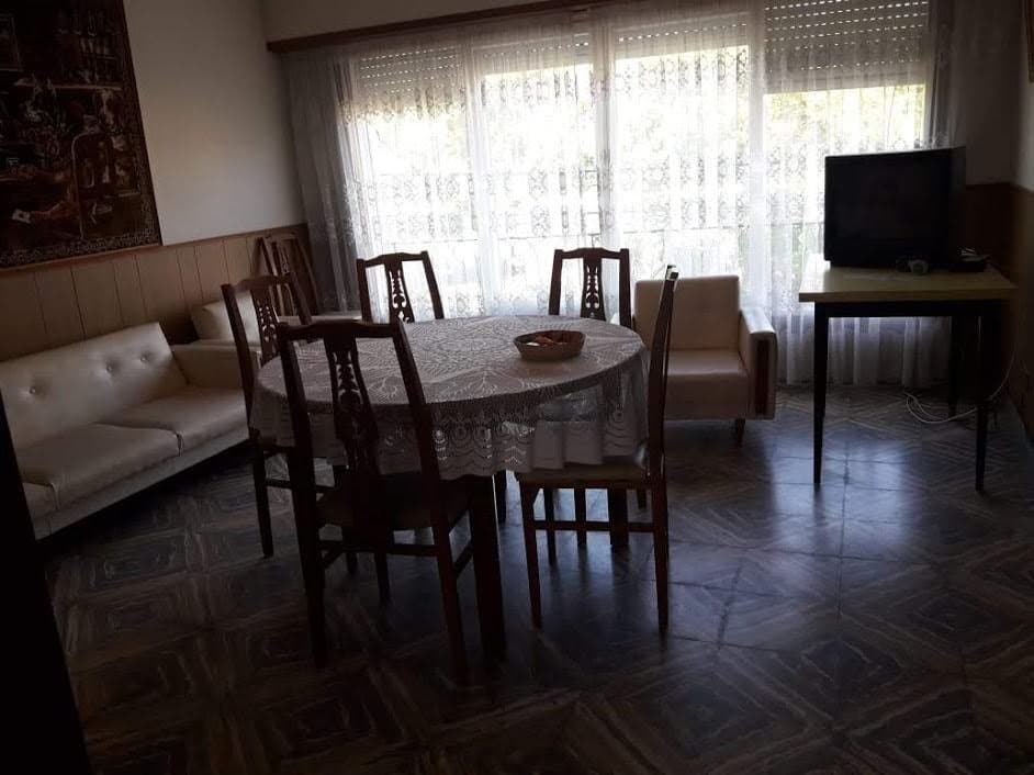 Alquiler 12 meses departamento 3 ambientes en Miramar - 1
