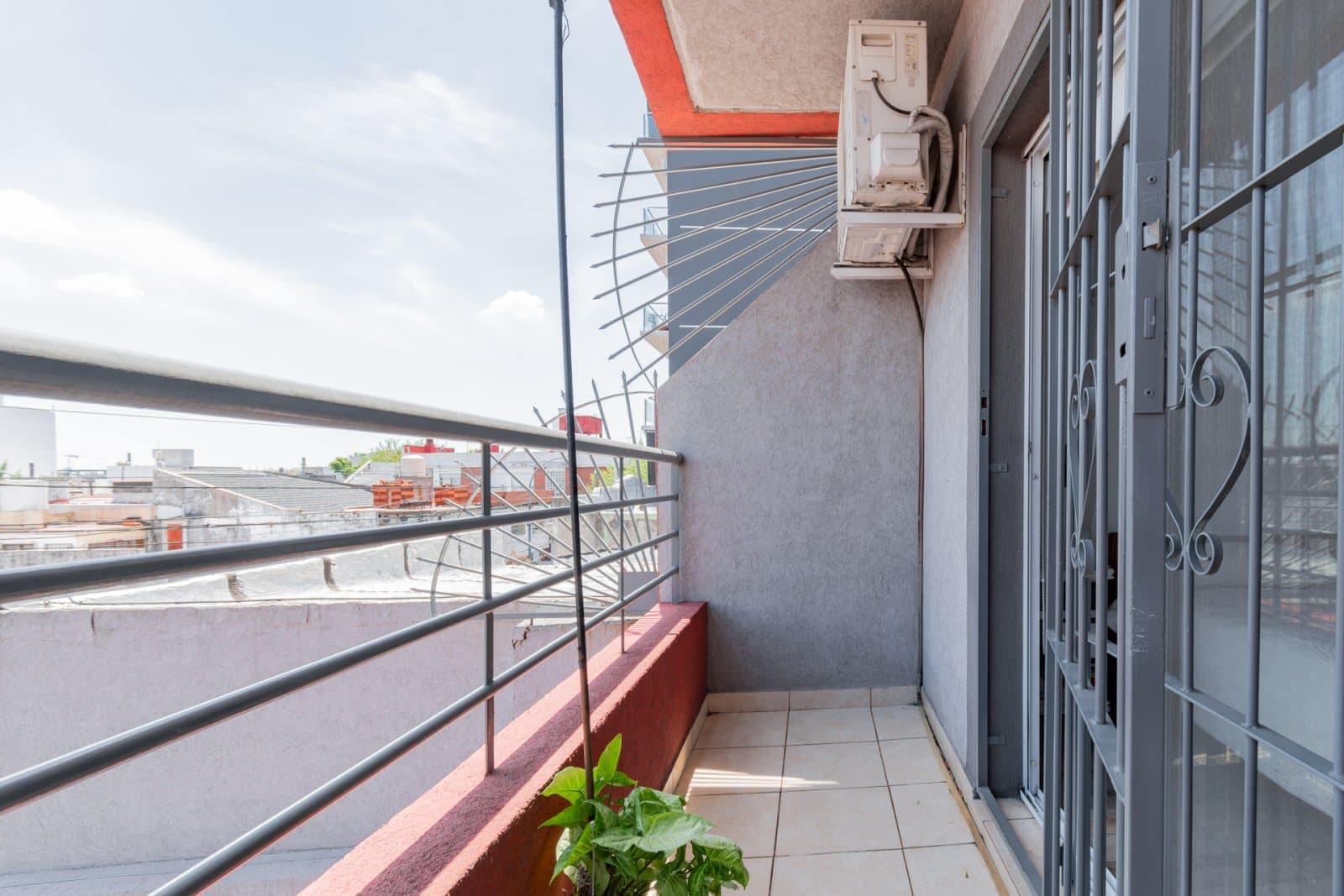 Venta departamento 2 ambientes con balcón en Lanús expensas bajas - 1