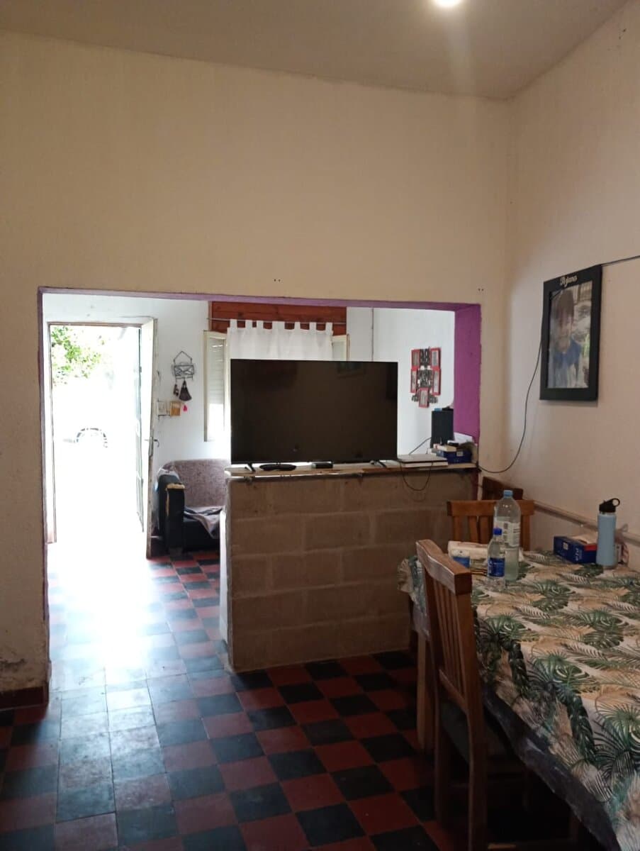 VENDO CASA A PASOS DE LA PASARELA - 1