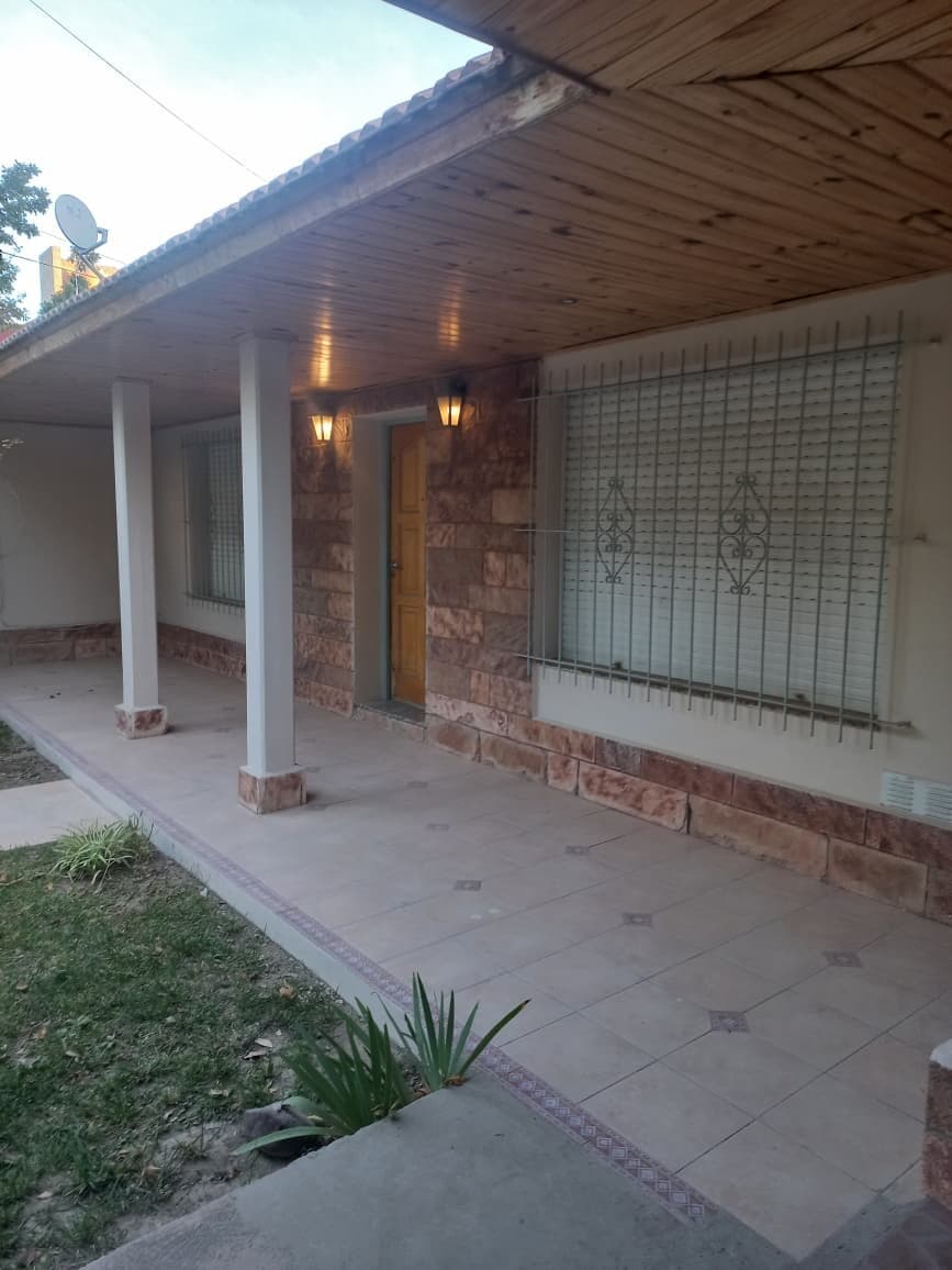 CASA EN CENTENARIO - 1