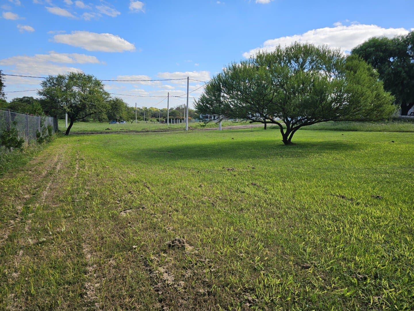 Venta - Lote de 629m2 - Barrio Arami - Zona de casa quintas - 1